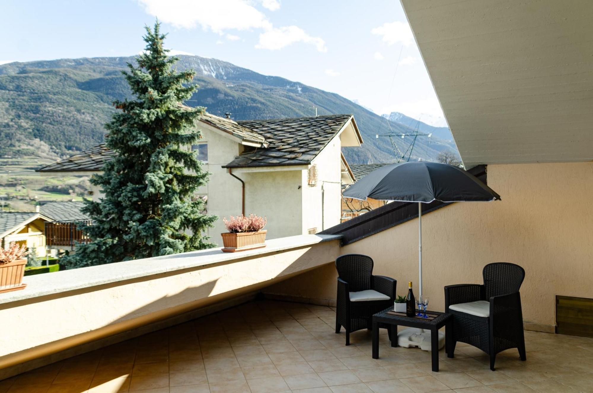 Sarre Skyline Apartment - Relax In Valle D'Aosta Exterior foto